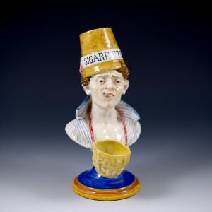 Portasigarette a forma di busto di fumatore